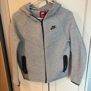 Nike Tech Fleece Youth XL Sweatshirt Pristine unworn condition